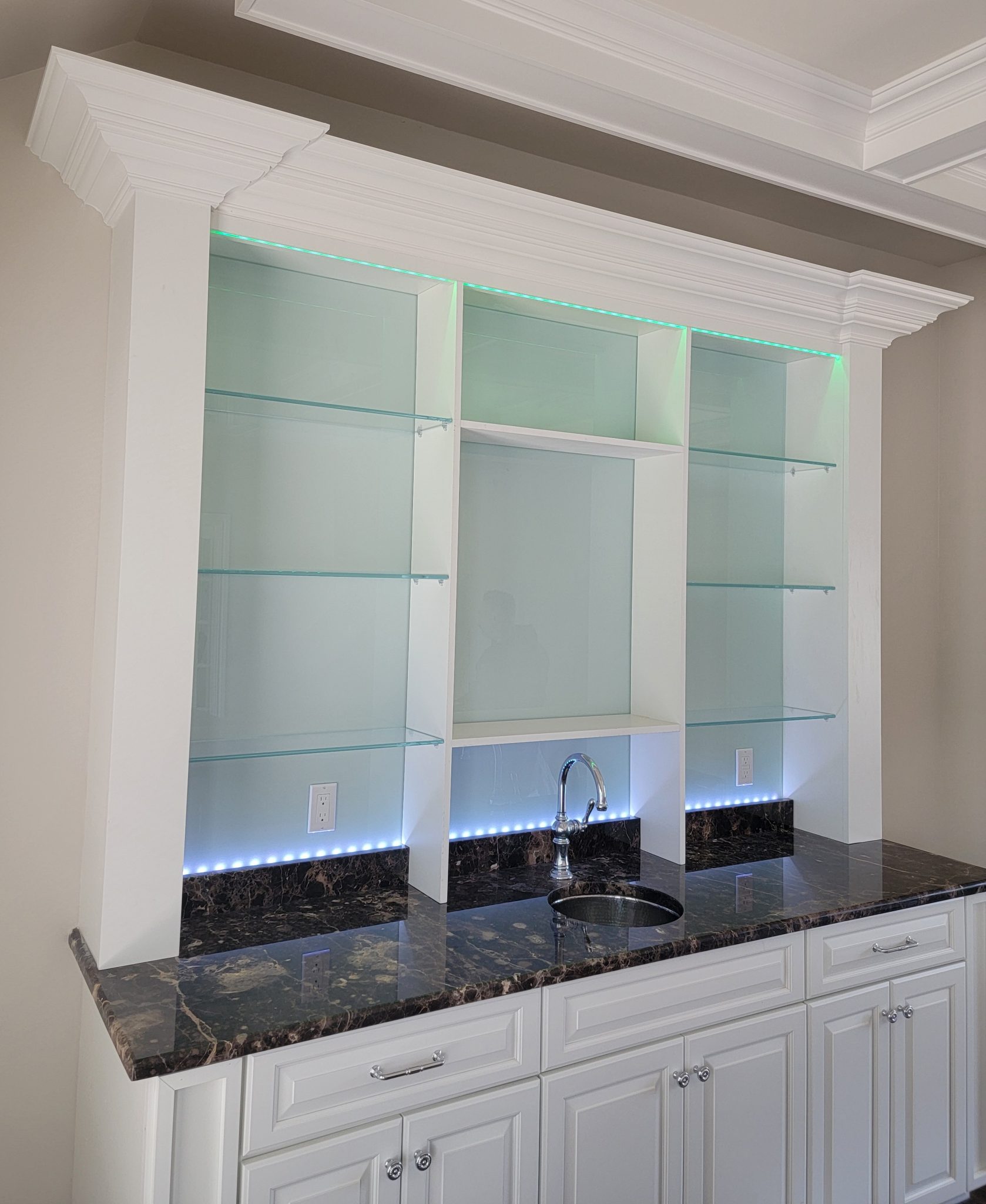 Best Glass Shelves for Bars, Kitchen, Bathrooms, and Store